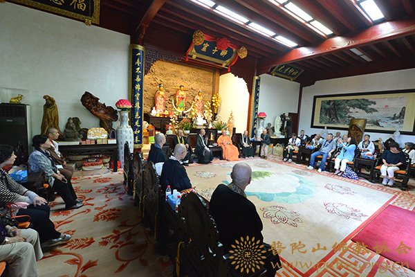 普陀山-日本中国观音灵场会饭冢大幸长老一行参访普陀山
