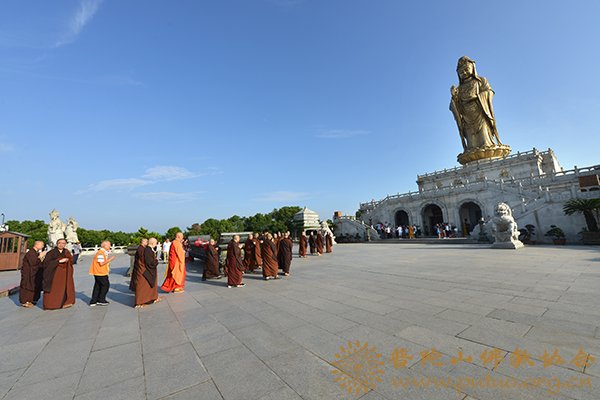 佛教-普陀山佛教协会举行南海观音禅林与台湾青山寺结对交流十周年纪念法会