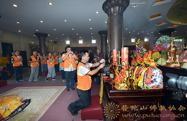 佛教-普陀山佛教协会举行南海观音禅林与台湾青山寺结对交流十周年纪念法会