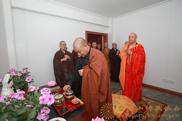 佛教-会长道慈大和尚为慧济禅寺演昌法师送关