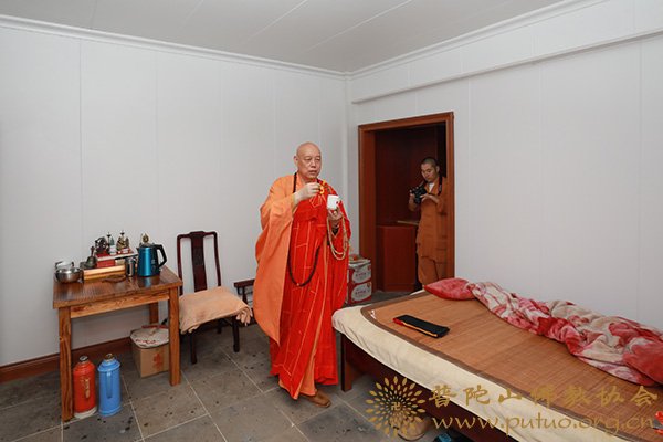 佛教-会长道慈大和尚为慧济禅寺演昌法师送关