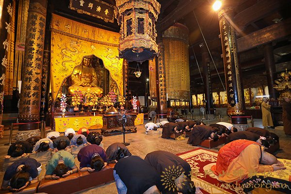 普陀山-戊戌年八月十五普陀山普济禅寺举行“拜月”祈福法会