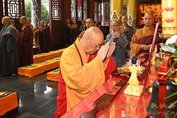 报国寺-会长道慈大和尚赴报国寺礼请妙江大和尚作普济禅寺戊戌年三坛大戒教授阿阇黎