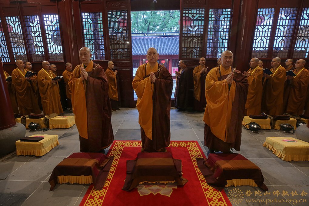律师-普济禅寺（圆通禅林）戊戌年二部僧三坛大戒法会男众部举行正授沙弥戒