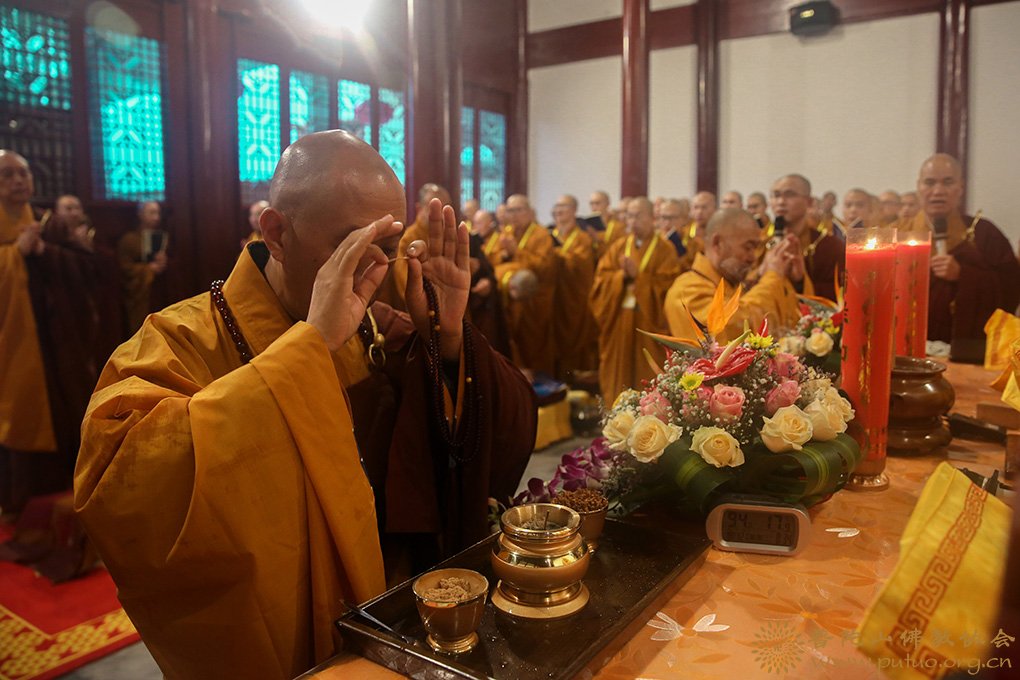 律师-普济禅寺（圆通禅林）戊戌年二部僧三坛大戒法会男众部举行正授沙弥戒