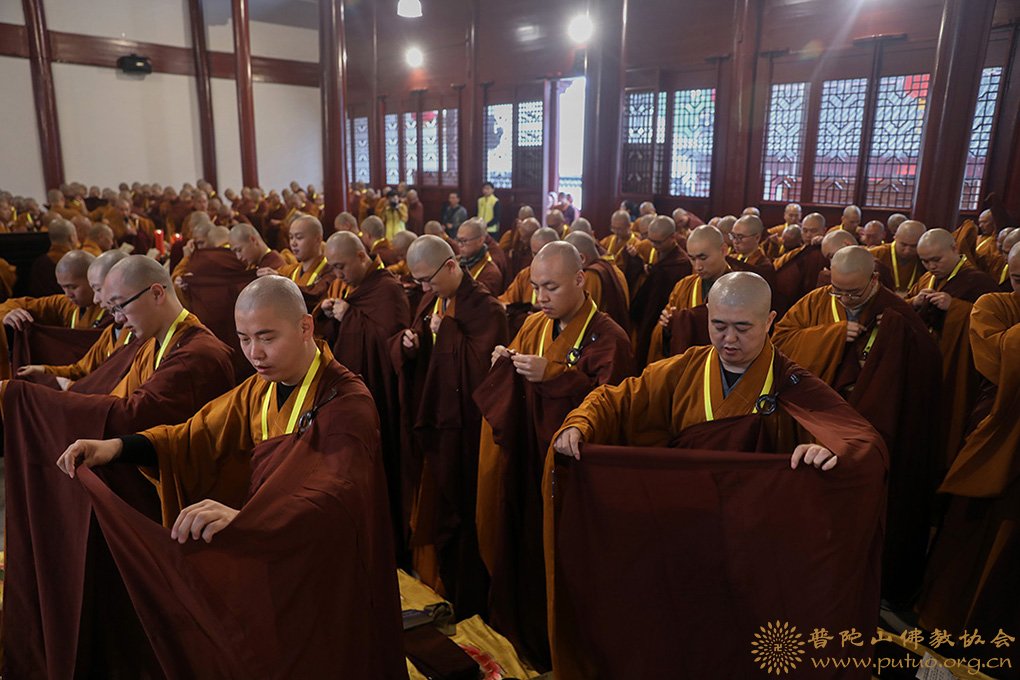 律师-普济禅寺（圆通禅林）戊戌年二部僧三坛大戒法会男众部举行正授沙弥戒