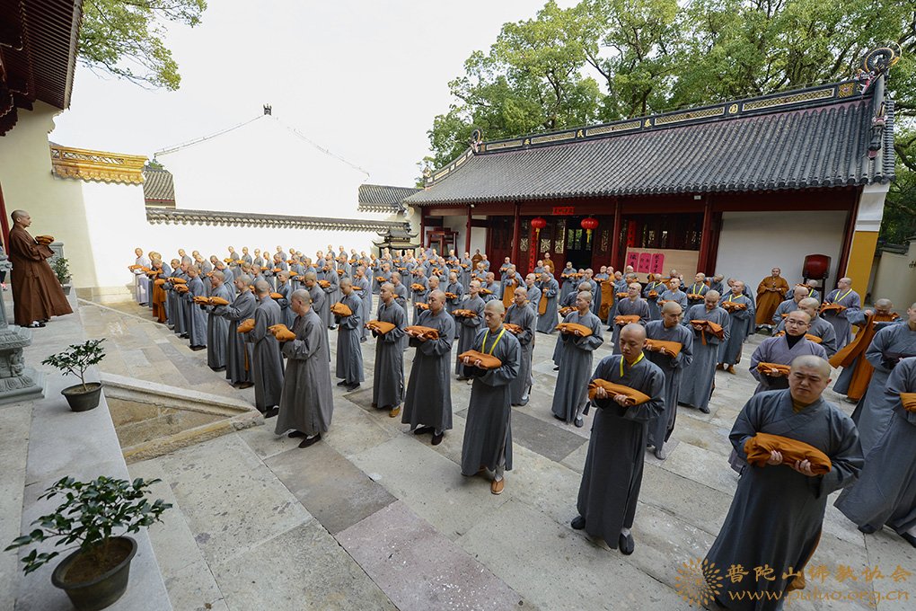 律师-普济禅寺（圆通禅林）戊戌年二部僧三坛大戒法会男众部举行正授沙弥戒