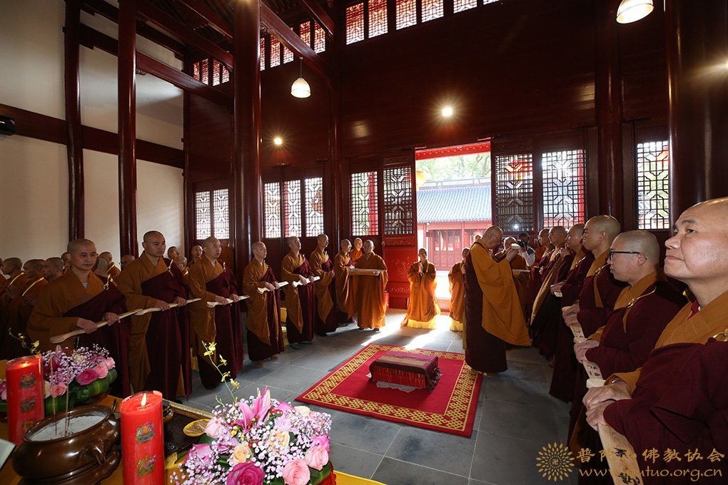 律师-普济禅寺（圆通禅林）戊戌年二部僧三坛大戒法会男众部举行正授沙弥戒