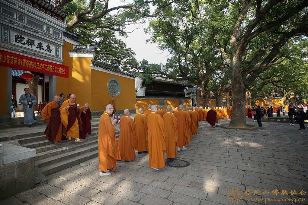律师-普济禅寺（圆通禅林）戊戌年二部僧三坛大戒法会男众部举行正授沙弥戒
