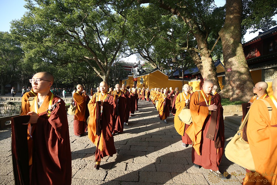 比丘戒-普济禅寺（圆通禅林）戊戌年二部僧三坛大戒法会男众部举行正授比丘戒