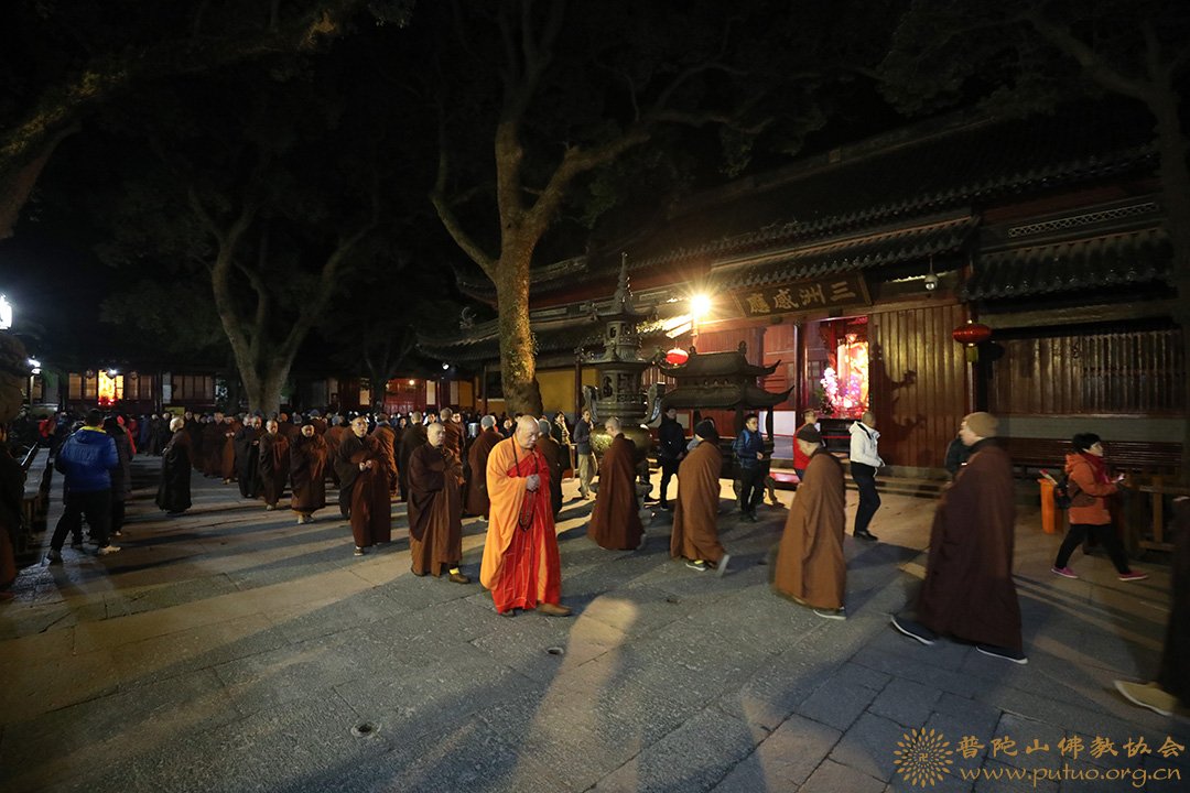 普陀山-戊戌年普陀山普济禅寺纪念佛成道日奉施腊八粥
