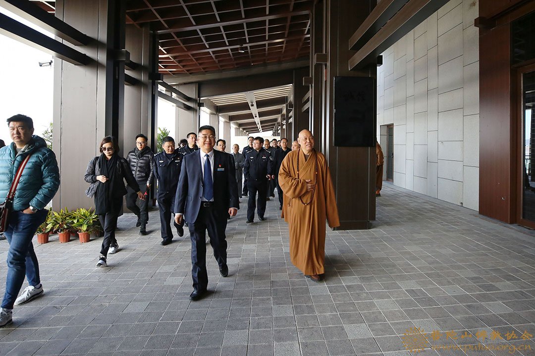 普陀山-会长道慈大和尚一行赴普陀山客运站走访慰问