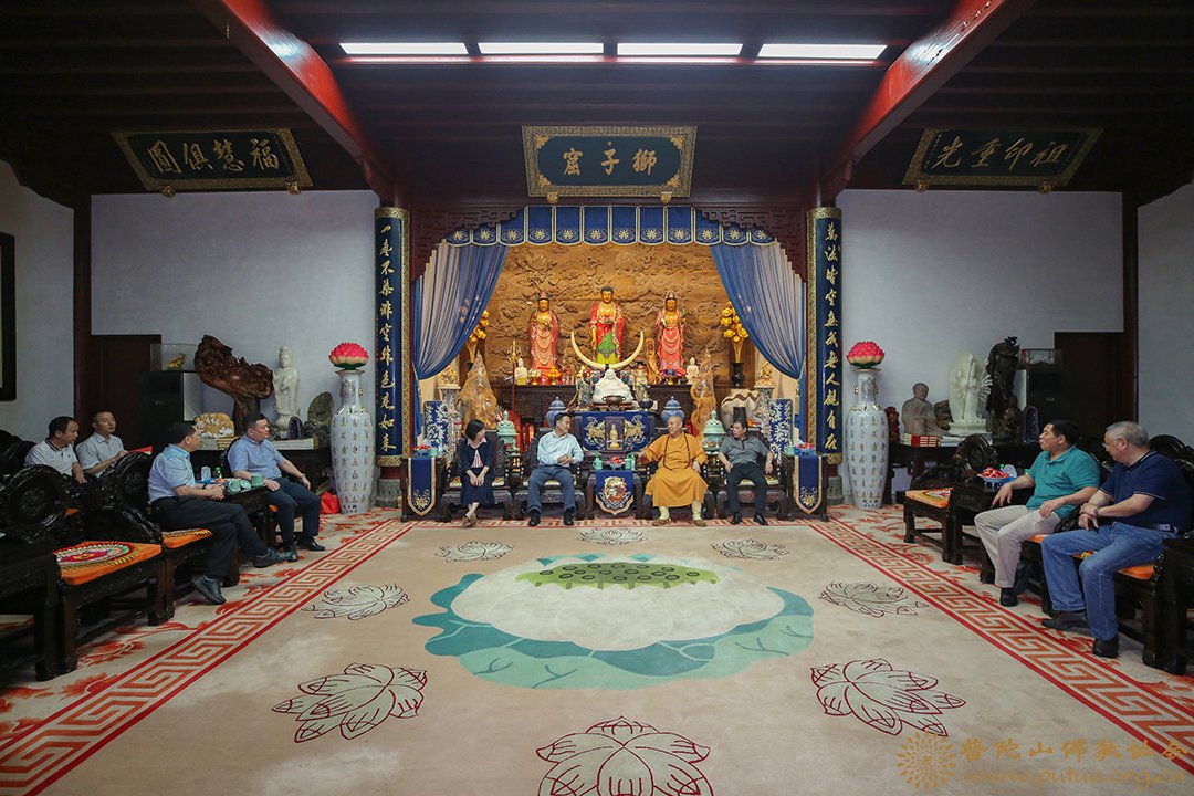 普陀山-省人大常委会副主任赵光君一行调研普陀山宗教工作