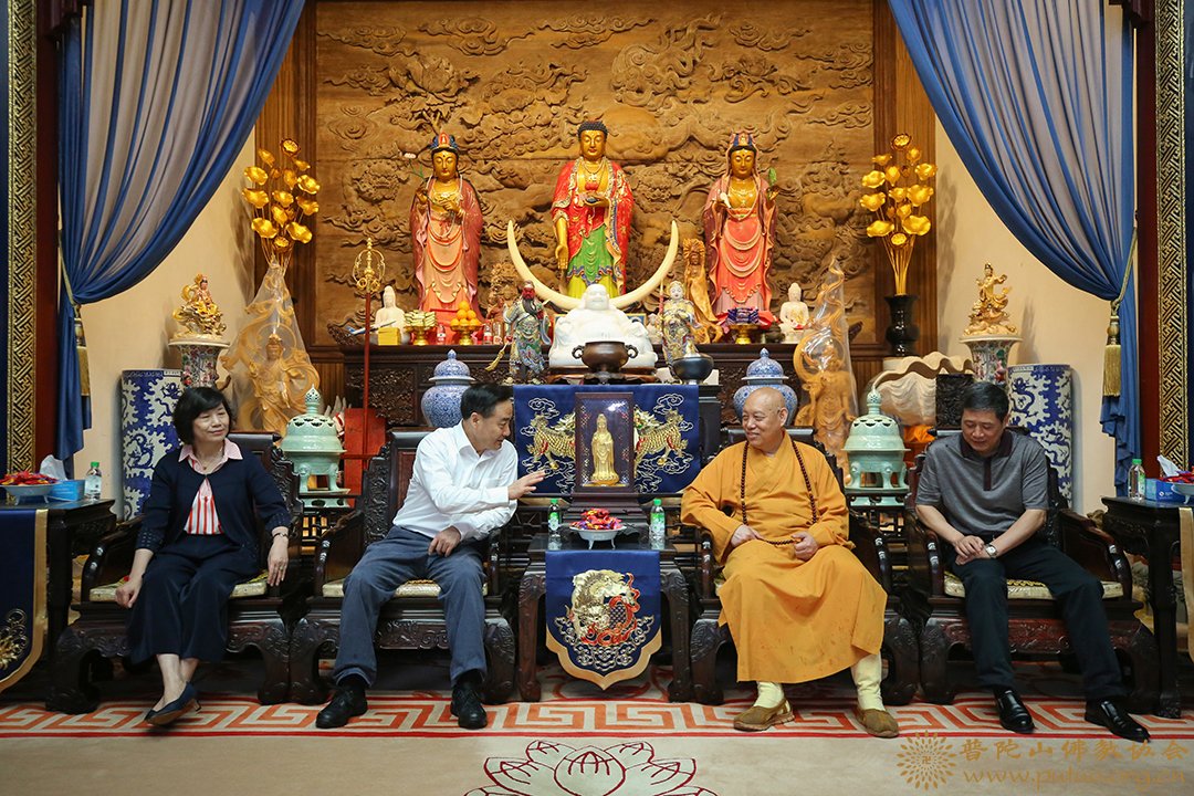 普陀山-省人大常委会副主任赵光君一行调研普陀山宗教工作