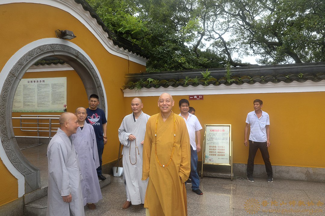 台风-会长道慈大和尚一行赴梵音古洞等寺院检查防台抗台工作