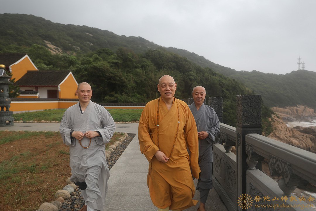台风-会长道慈大和尚一行赴梵音古洞等寺院检查防台抗台工作
