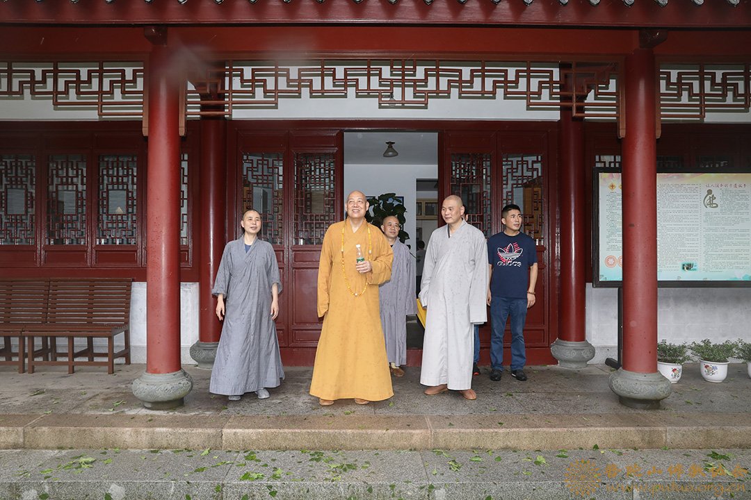 台风-会长道慈大和尚一行赴梵音古洞等寺院检查防台抗台工作
