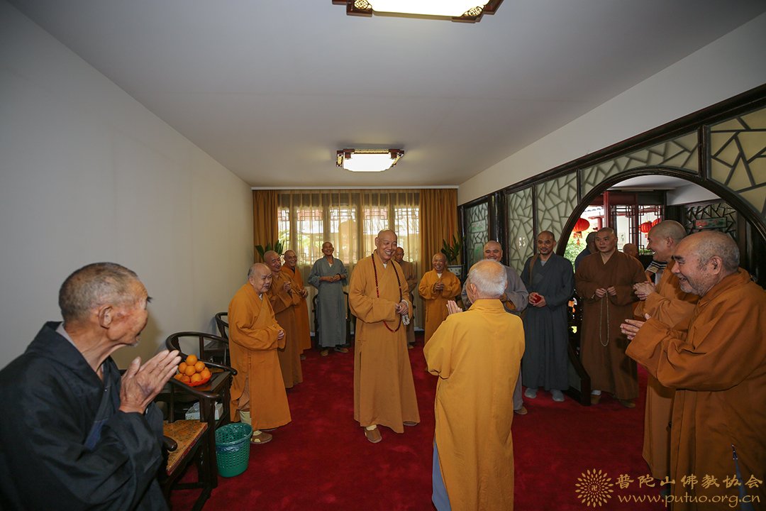 佛教-会长道慈大和尚一行赴佛教颐养堂和本山敬老院进行中秋节慰问
