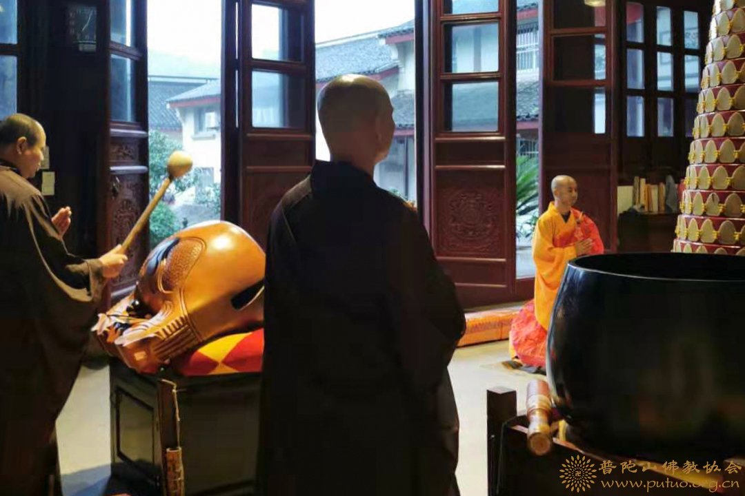 佛教-普陀山佛教协会举行庆祝新中国成立70周年祈福法会