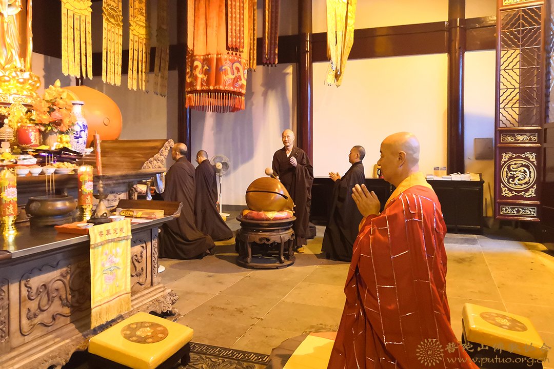 佛教-普陀山佛教协会举行庆祝新中国成立70周年祈福法会