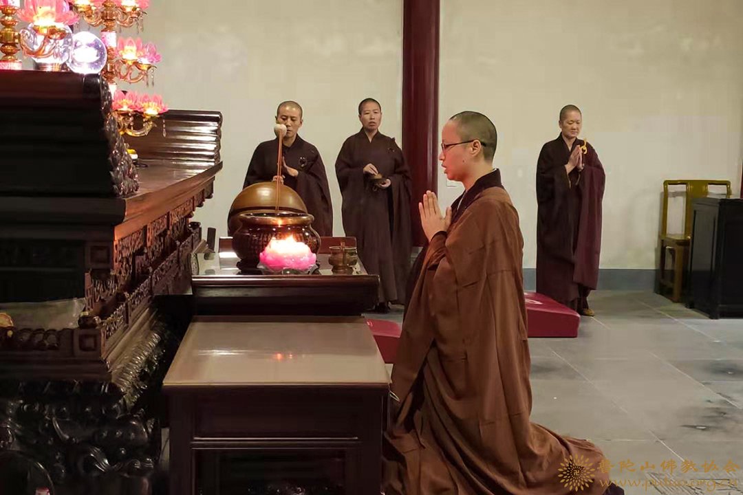 佛教-普陀山佛教协会举行庆祝新中国成立70周年祈福法会