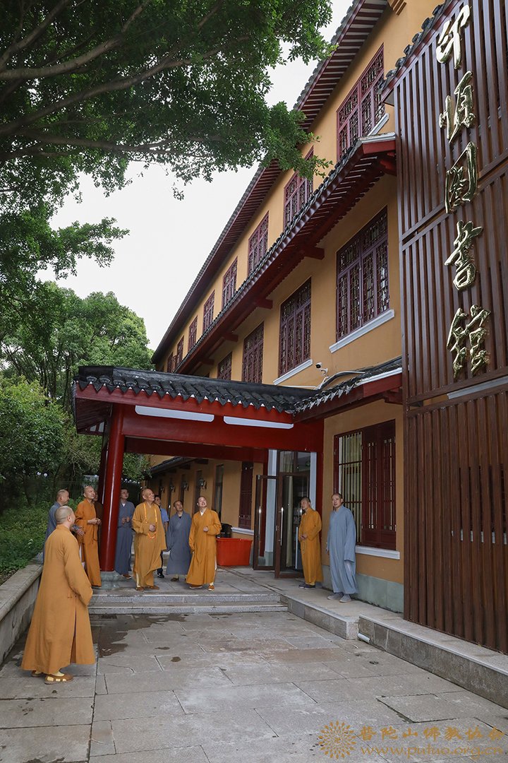 台风-会长道慈大和尚一行赴法雨禅寺等寺院查看台风影响情况