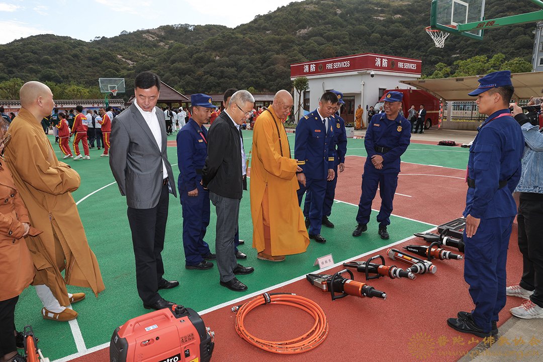 普陀山-会长道慈大和尚出席第六届普陀山-朱家尖功能区“佛国卫士杯”消防运动会开幕式