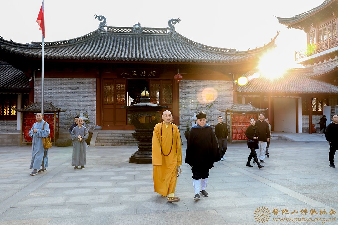 佛教-会长道慈大和尚出席天台山护国寺大雄宝殿落成庆典暨全堂佛像开光法会
