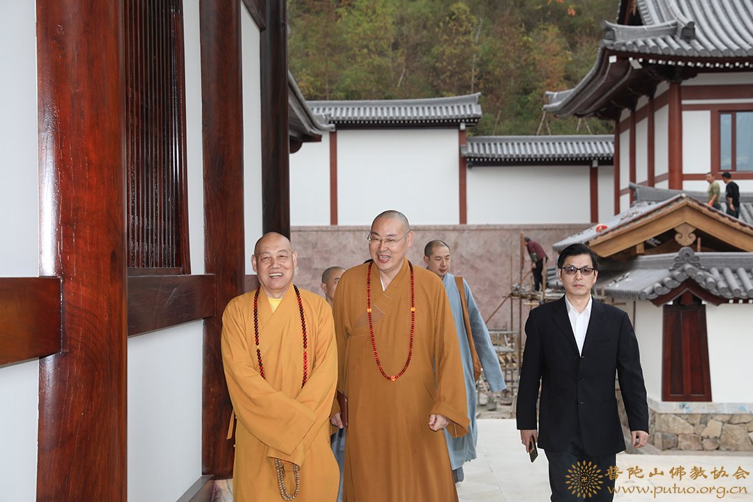 佛教-会长道慈大和尚出席天台山护国寺大雄宝殿落成庆典暨全堂佛像开光法会