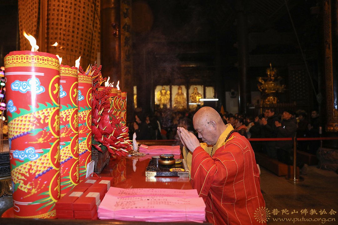 普陀山-己亥年普陀山普济禅寺纪念佛陀成道日奉施腊八粥