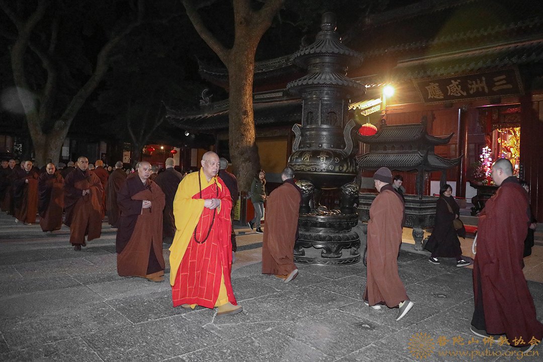 普陀山-己亥年普陀山普济禅寺纪念佛陀成道日奉施腊八粥