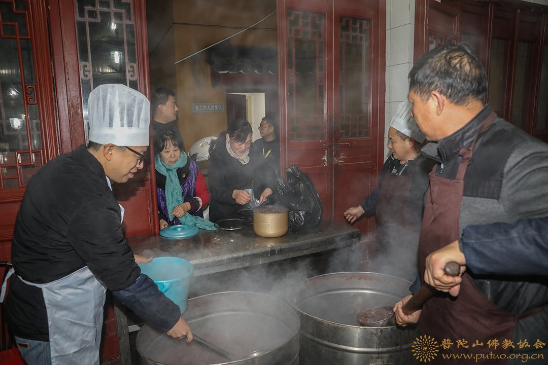 普陀山-己亥年普陀山普济禅寺纪念佛陀成道日奉施腊八粥