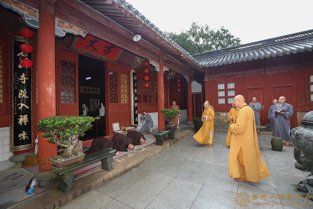 普陀山-佛欢喜日 普陀山慧济禅寺举行净人出家剃度法会