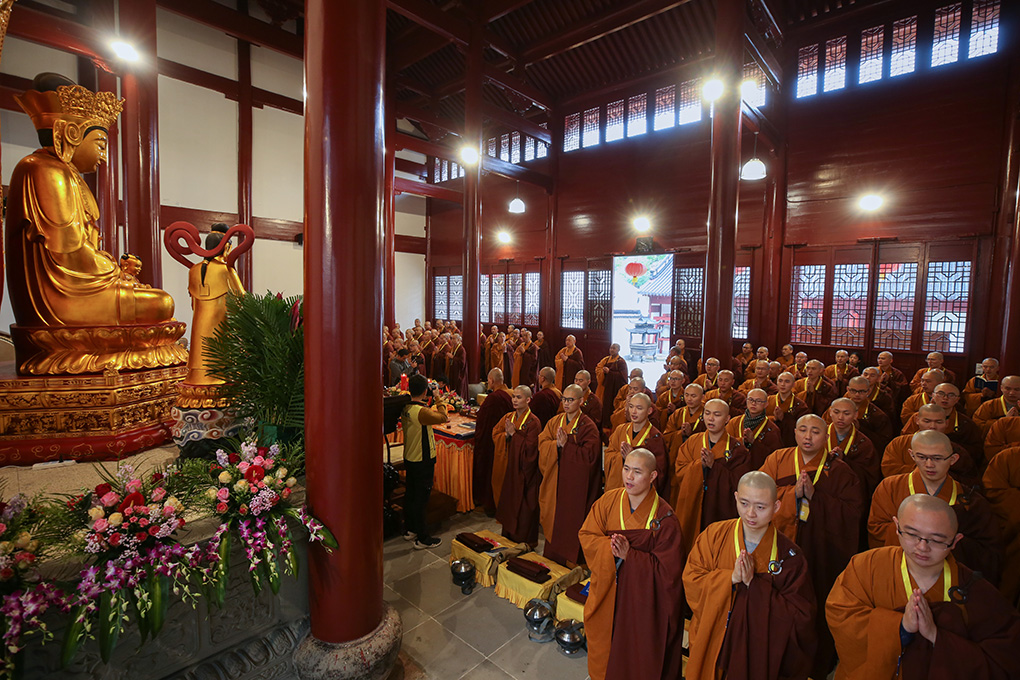 律师-普济禅寺（圆通禅林）戊戌年二部僧三坛大戒法会男众部举行正授沙弥戒