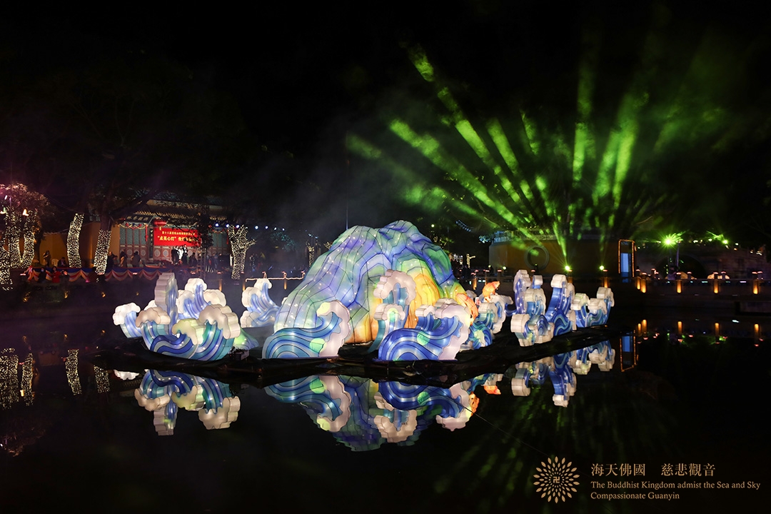 普陀山-第十八届普陀山南海观音文化节“点亮心灯”传灯祈愿法会在普济禅寺举行