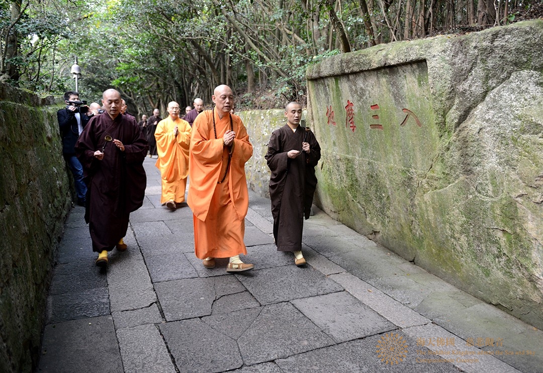 普陀山-第十一届普陀山南海观音文化节“僧尼礼佛顶、万信齐朝拜”法会