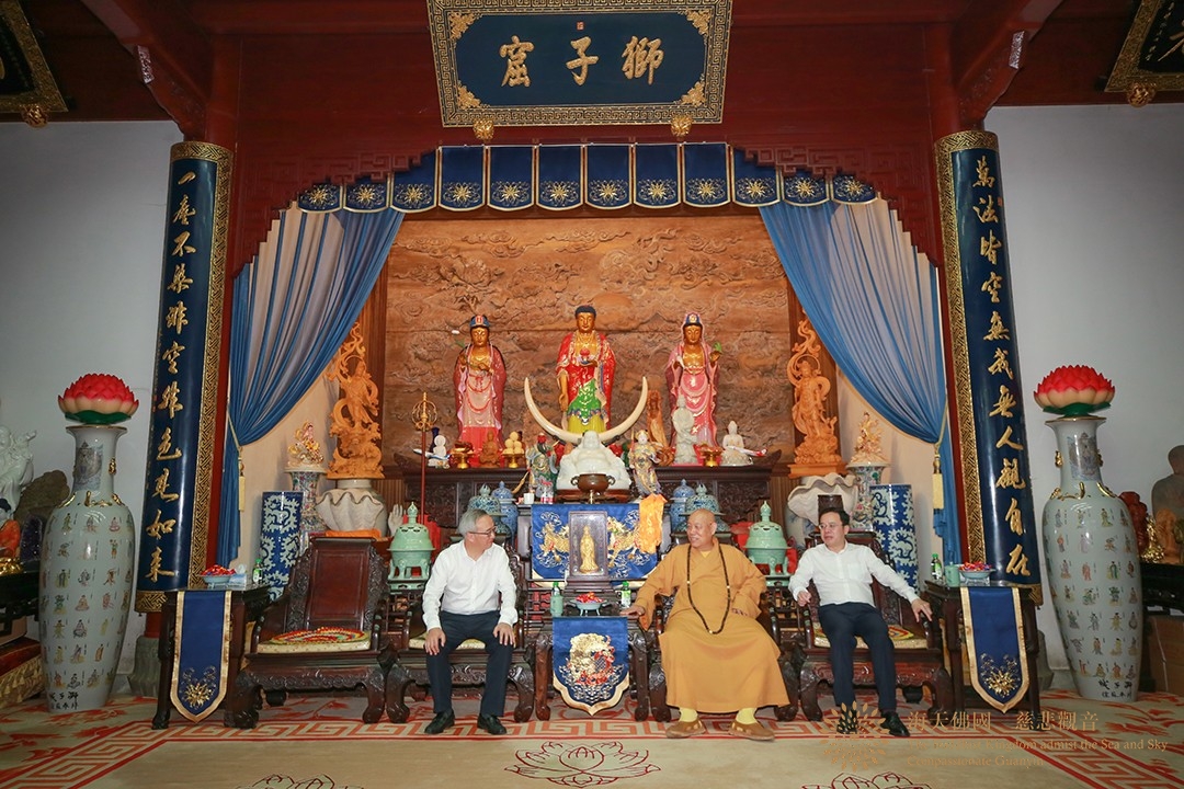 普陀山-杭州市委常委、统战部部长陈新华一行到访普陀山考察交流