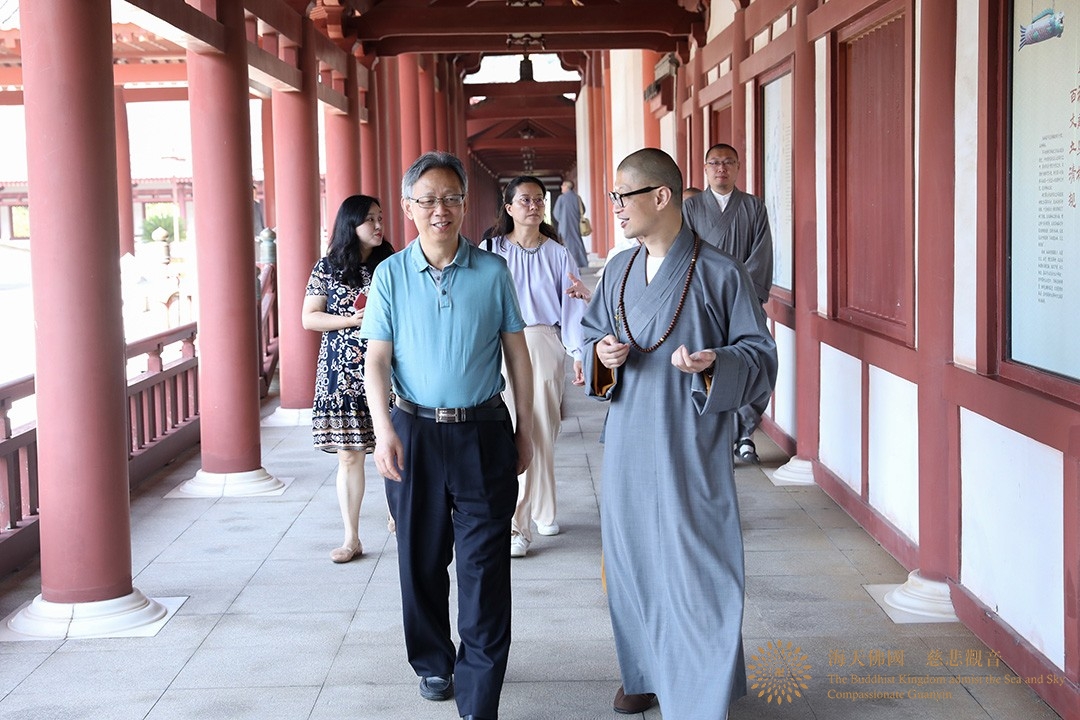 普陀山-中央统战部十一局领导一行调研中国佛学院普陀山学院