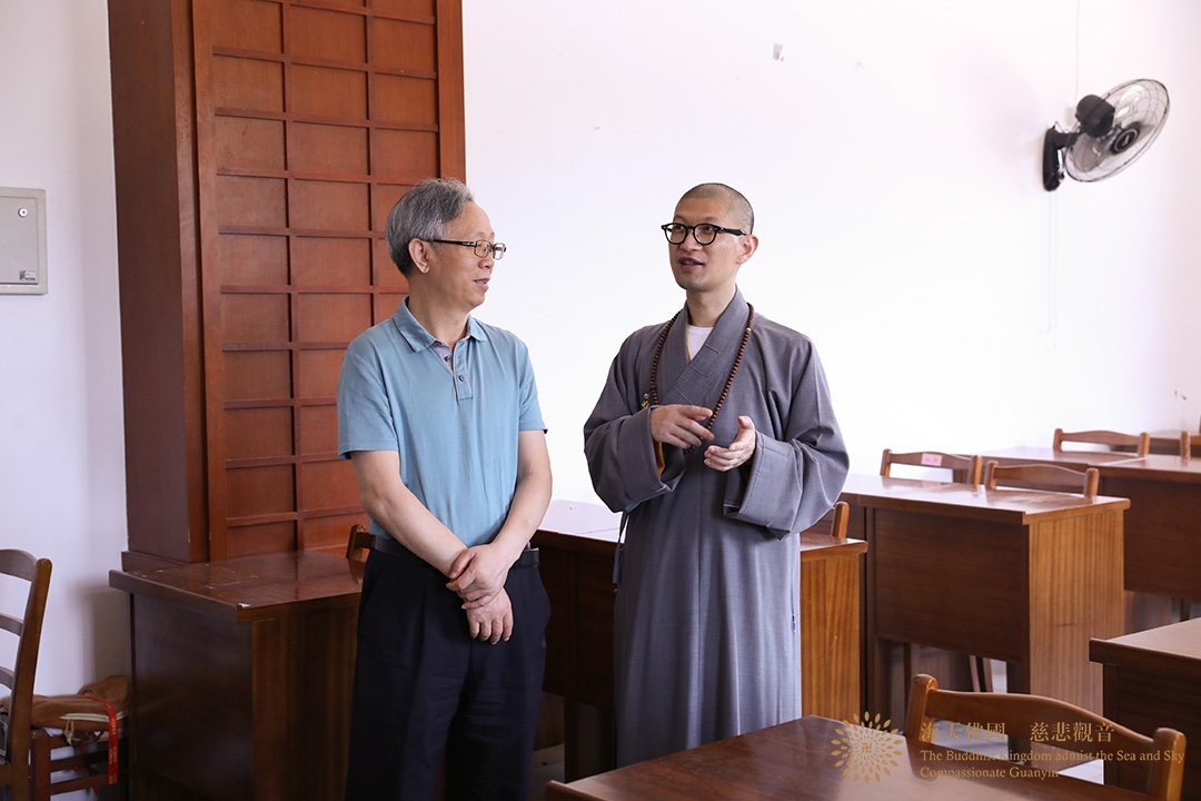普陀山-中央统战部十一局领导一行调研中国佛学院普陀山学院