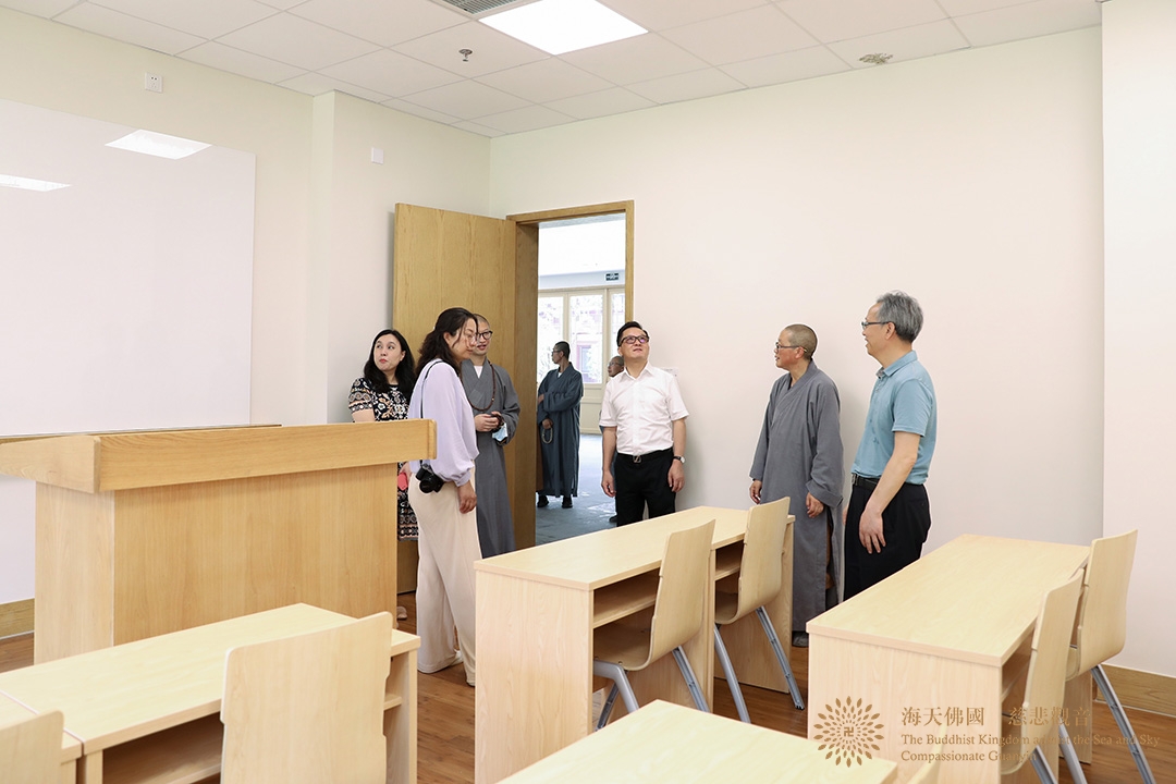 普陀山-中央统战部十一局领导一行调研中国佛学院普陀山学院