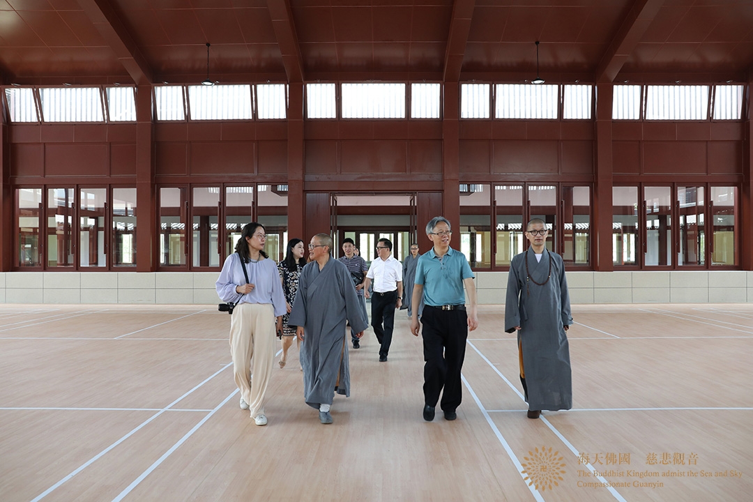 普陀山-中央统战部十一局领导一行调研中国佛学院普陀山学院
