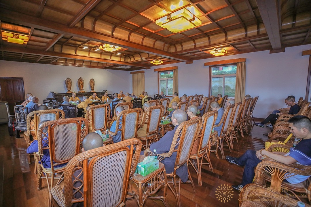普陀山-普陀山佛教协会召开全山寺院(单位)六月十九香会期安全防疫暨抗台防汛工作会议 普陀山-普陀山佛教协会召开全山寺院(单位)六月十九香会期安全防疫暨抗台防汛工作会议