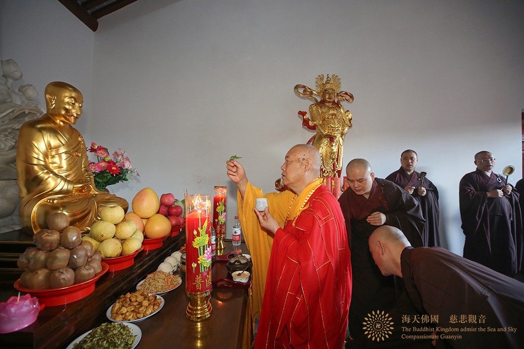 佛教-会长道慈大和尚恭迎古佛洞恒虚法师圆满出关