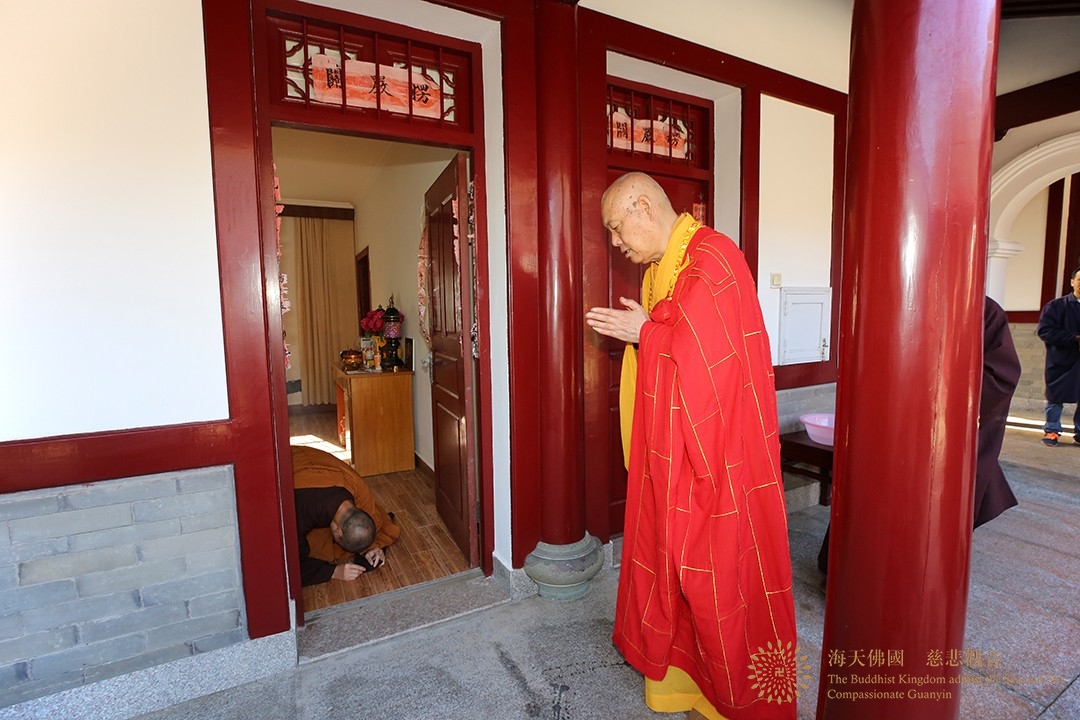 佛教-会长道慈大和尚恭迎古佛洞恒虚法师圆满出关