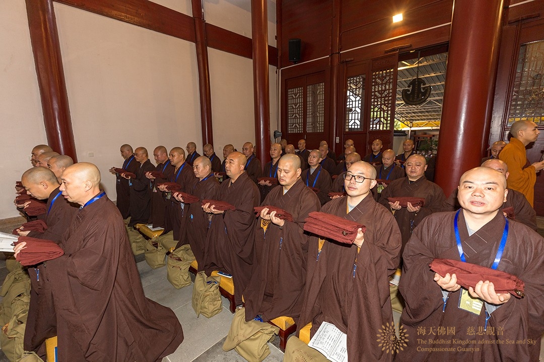 律师-普陀山普济禅寺辛丑年传授三坛大戒举行正授沙弥戒