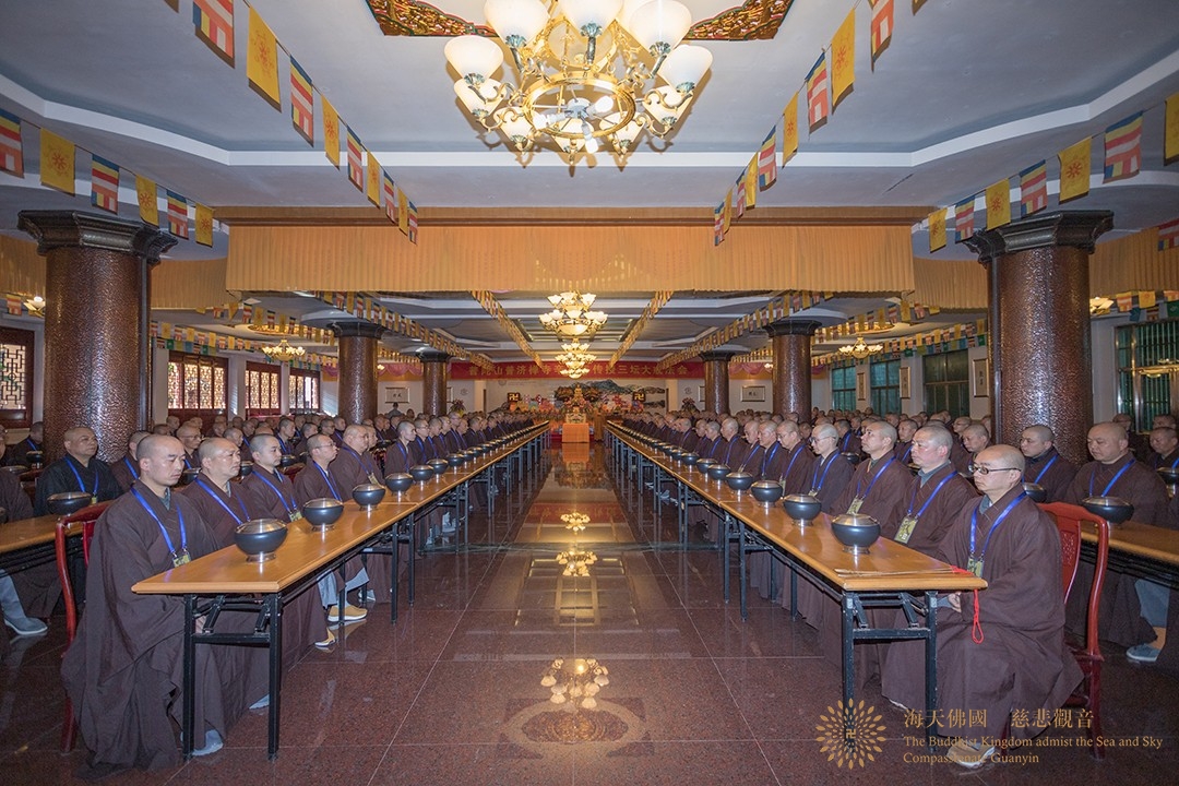 律师-普陀山普济禅寺辛丑年传授三坛大戒举行正授沙弥戒
