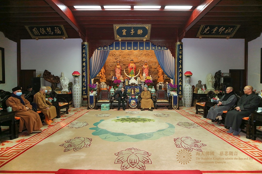 佛教-舟山市委常委、统战部长王高瞻一行来普陀山佛教协会进行新春慰问