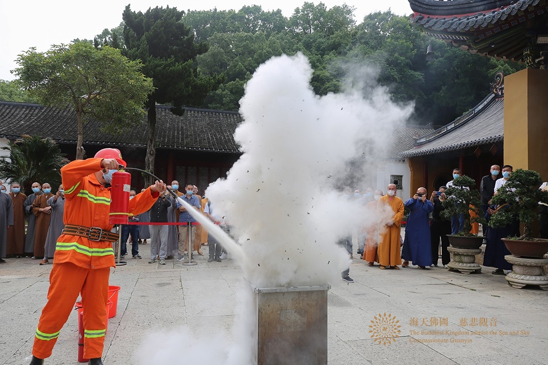 普陀山-普陀山佛协各寺院（单位）参加普朱功能区古建筑（宗教场所）“除险保安”消防安全培训、应急演练