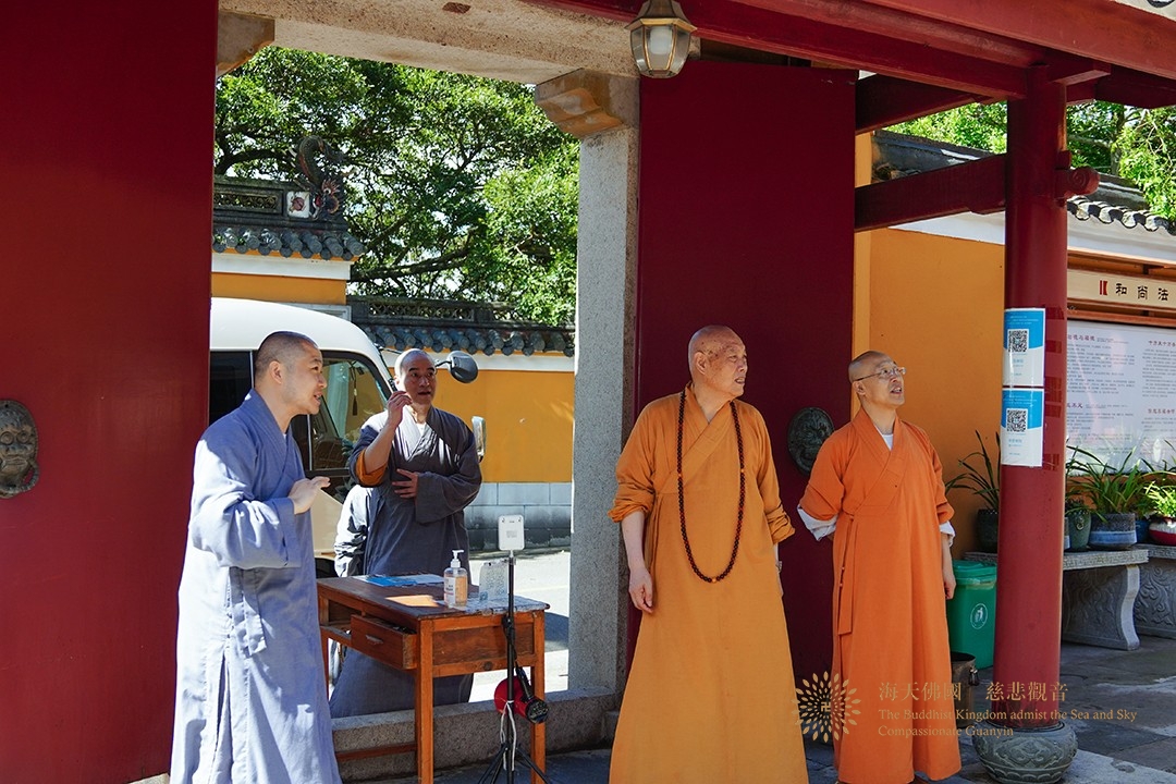 台风-会长道慈大和尚与陈宏成局长一行赴法雨禅寺等寺院查看台风影响情况