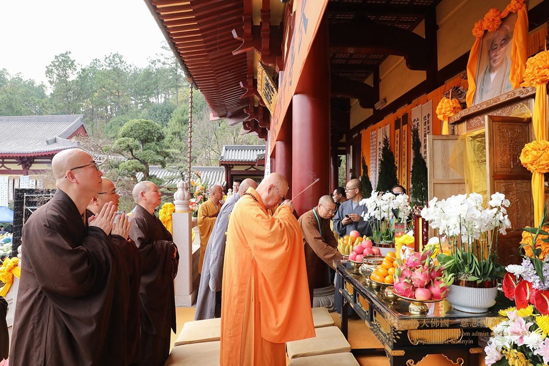 东林寺-会长道慈大和尚一行赴江西庐山东林寺沉痛悼念传印长老
